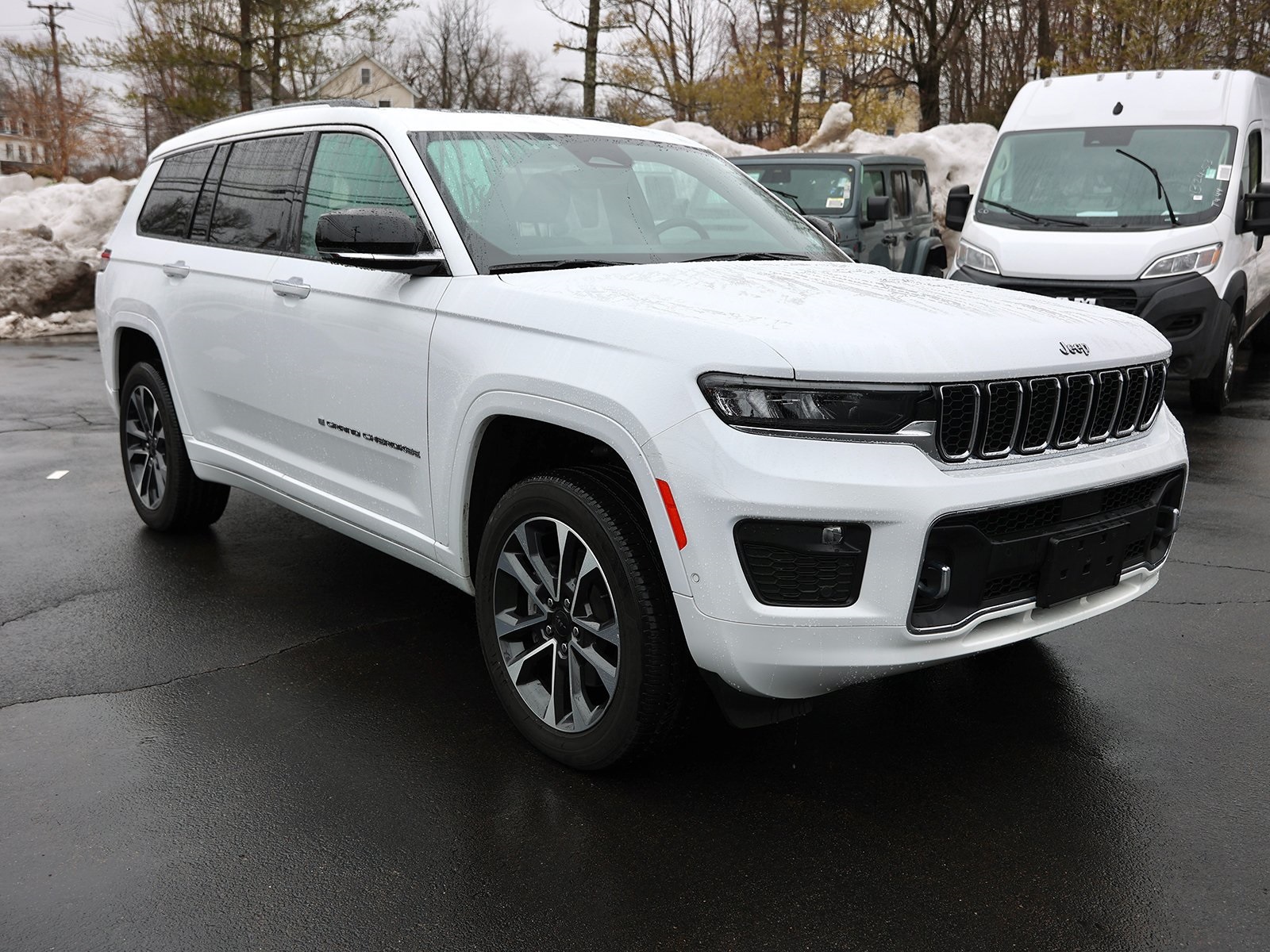 Photo view of 2023 Jeep Grand Cherokee L in White