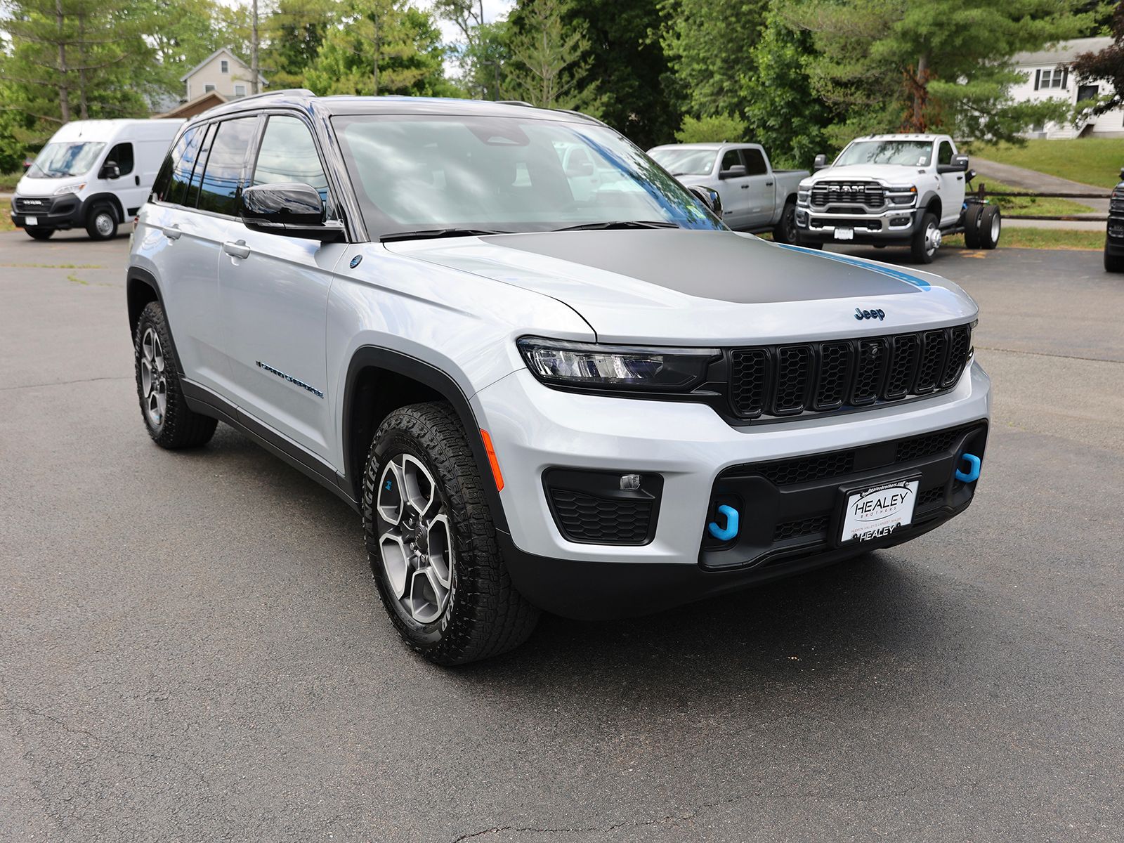 Photo view of 2023 Jeep Grand Cherokee 4xe in Silver