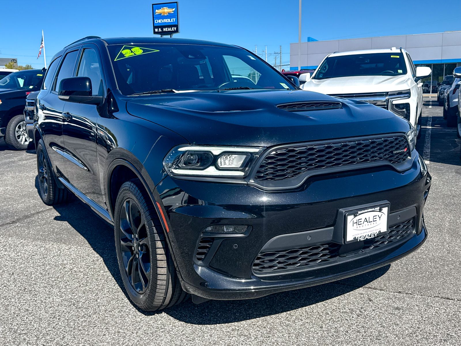 Photo view of 2023 Dodge Durango in Black
