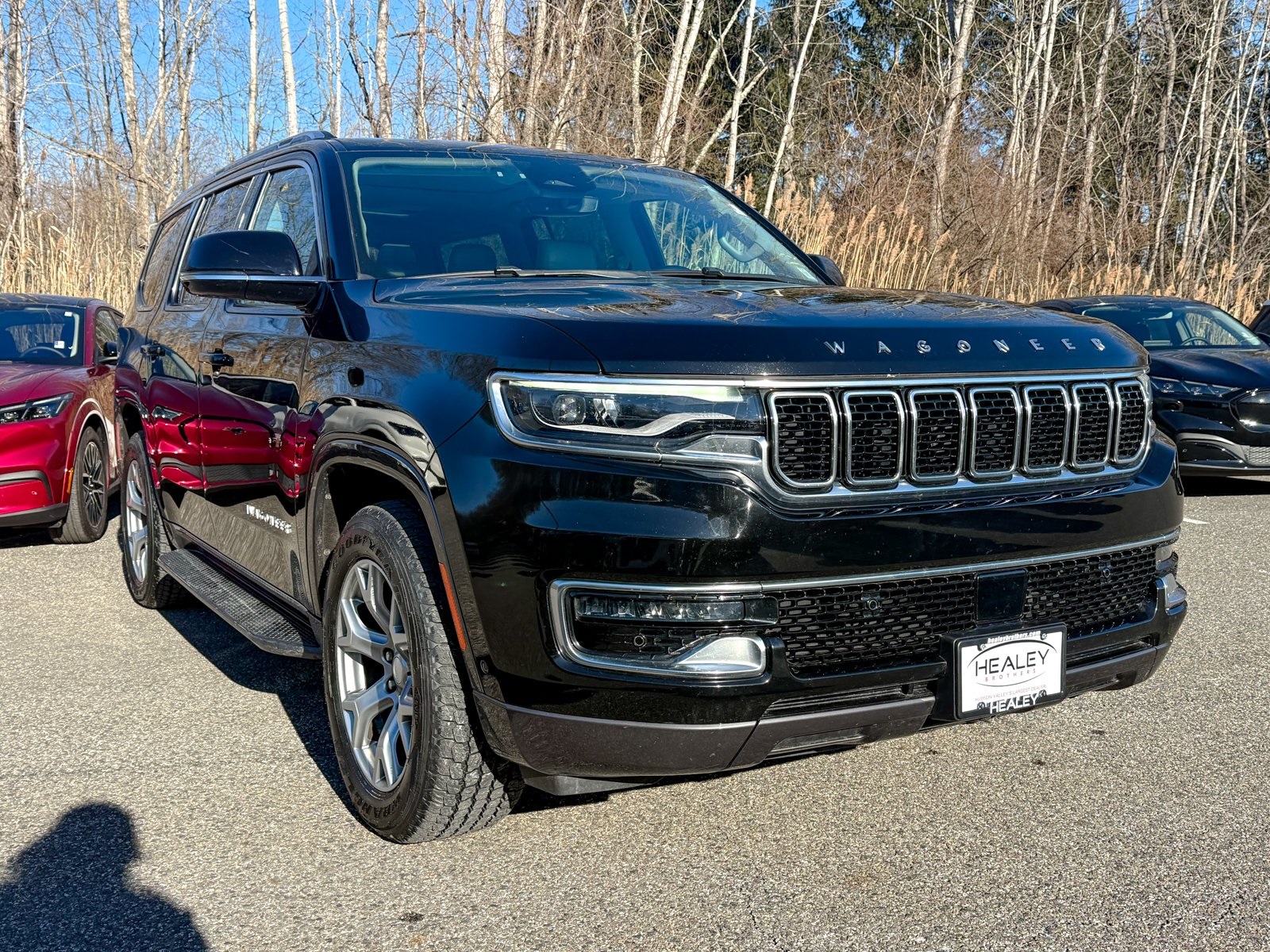 Photo view of 2022 Jeep Wagoneer in Black