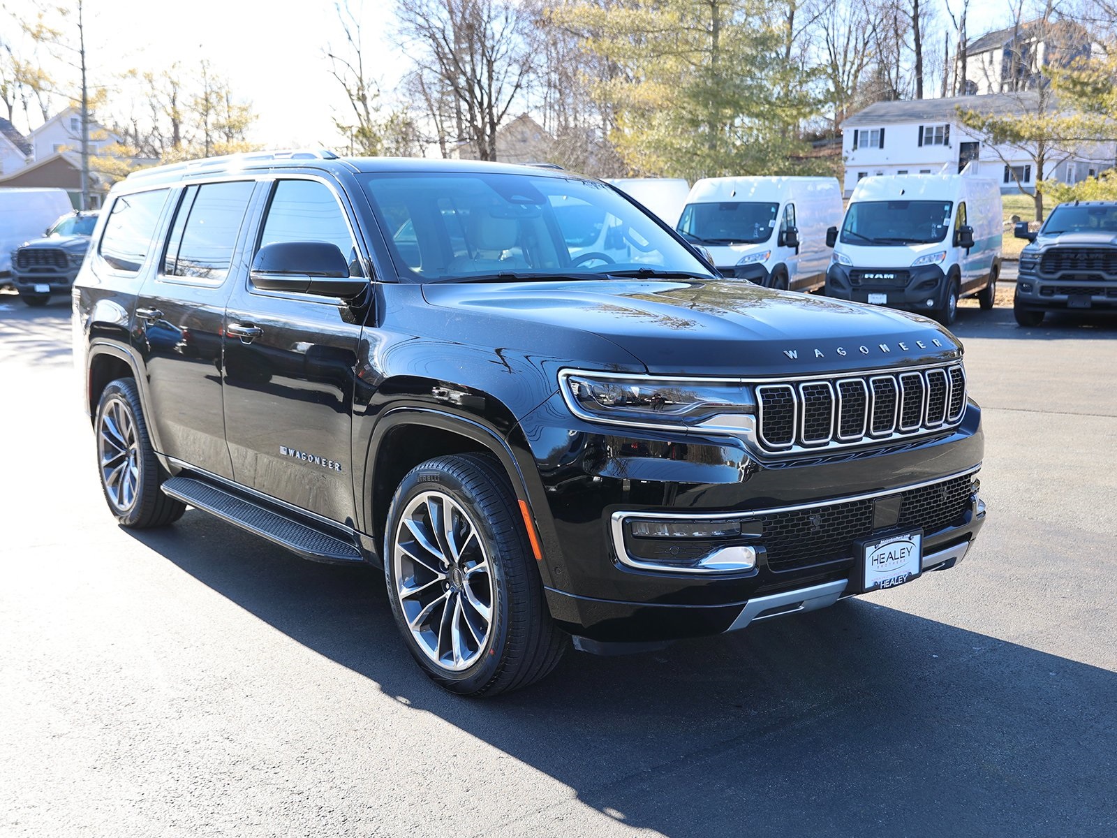 Photo view of 2023 Jeep Wagoneer in Black