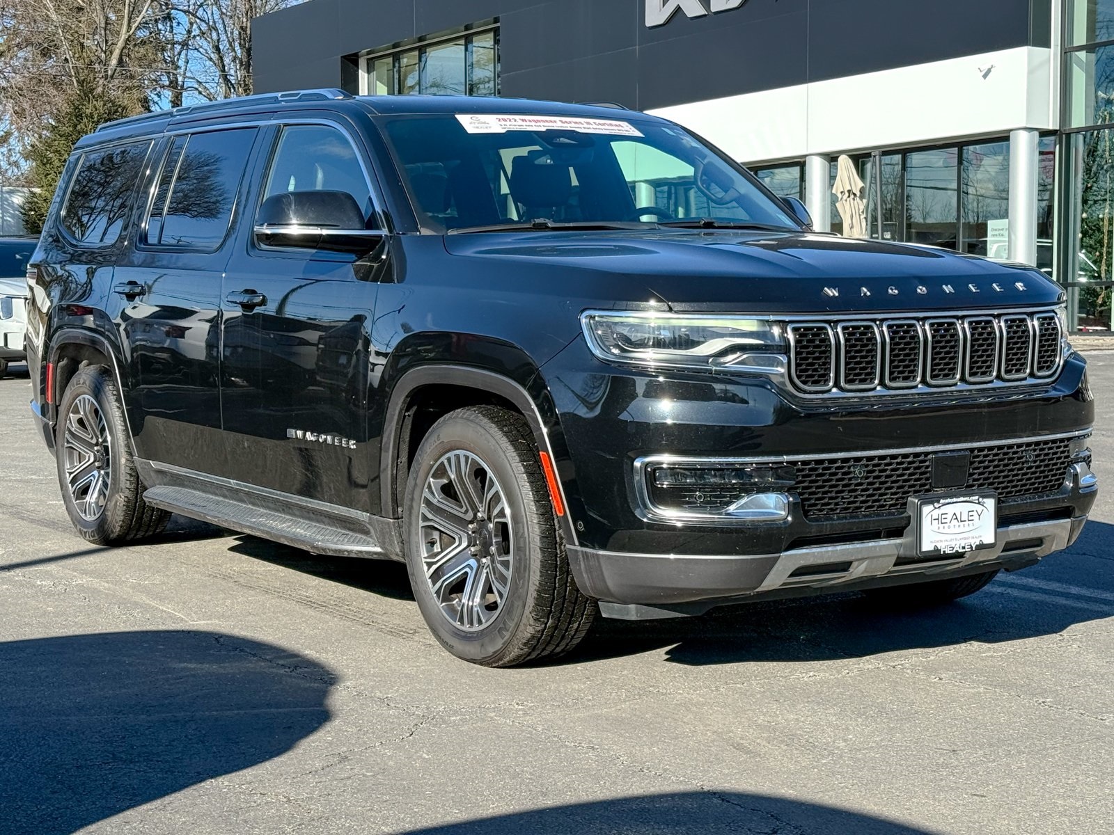 Photo view of 2022 Jeep Wagoneer in Black