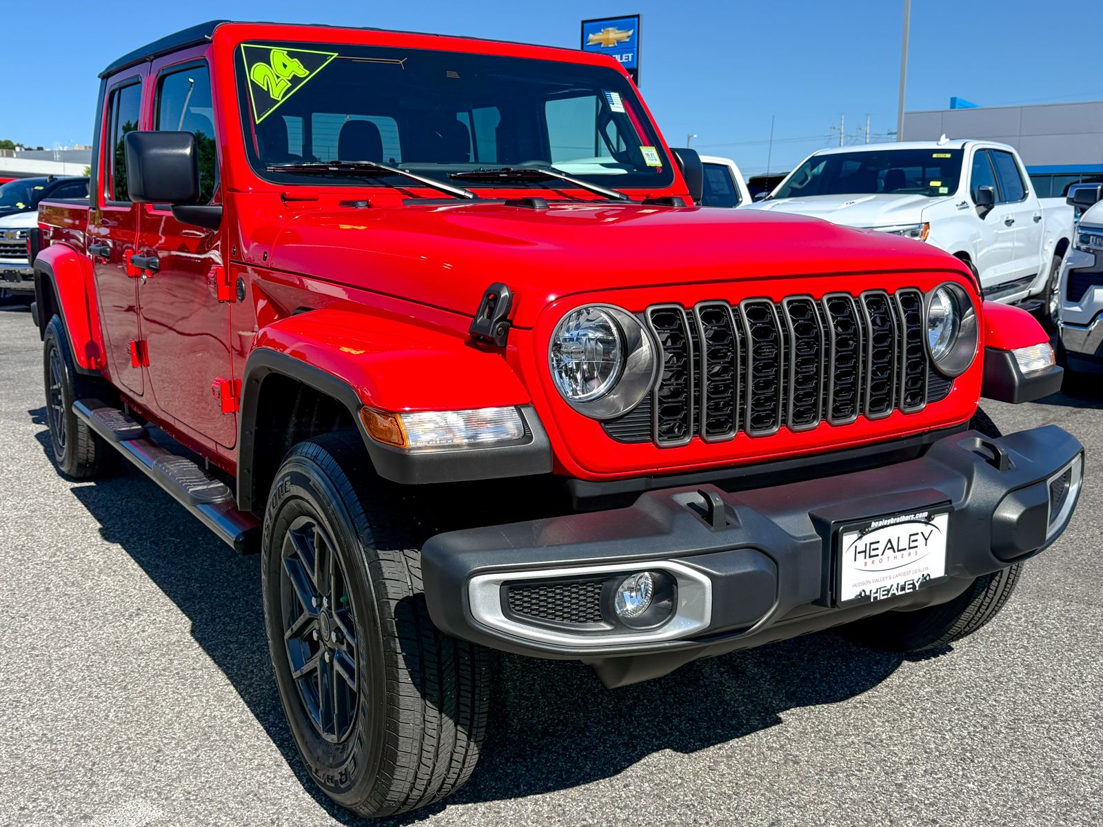 Photo view of 2024 Jeep Gladiator in Red