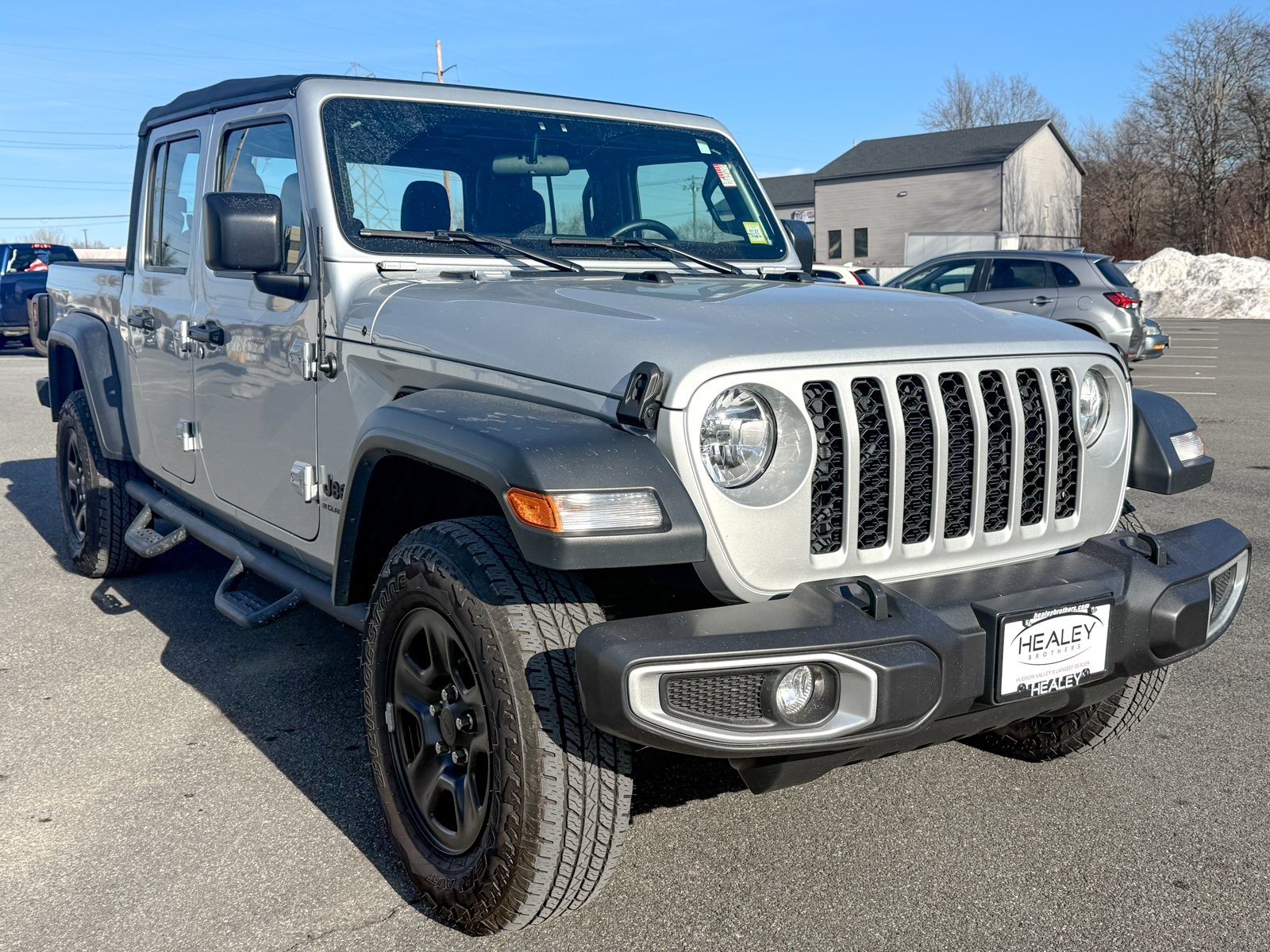 Photo view of 2023 Jeep Gladiator in Silver