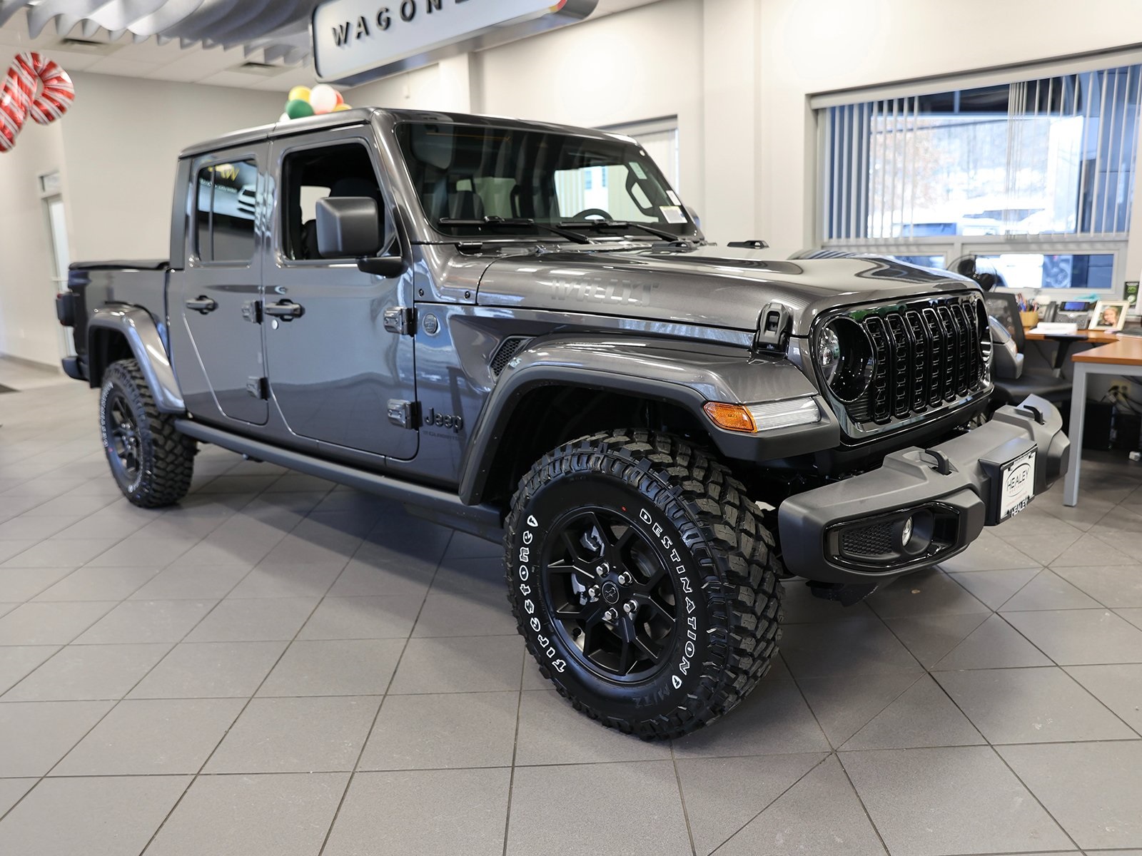 Photo view of 2026 Jeep Gladiator in Gray