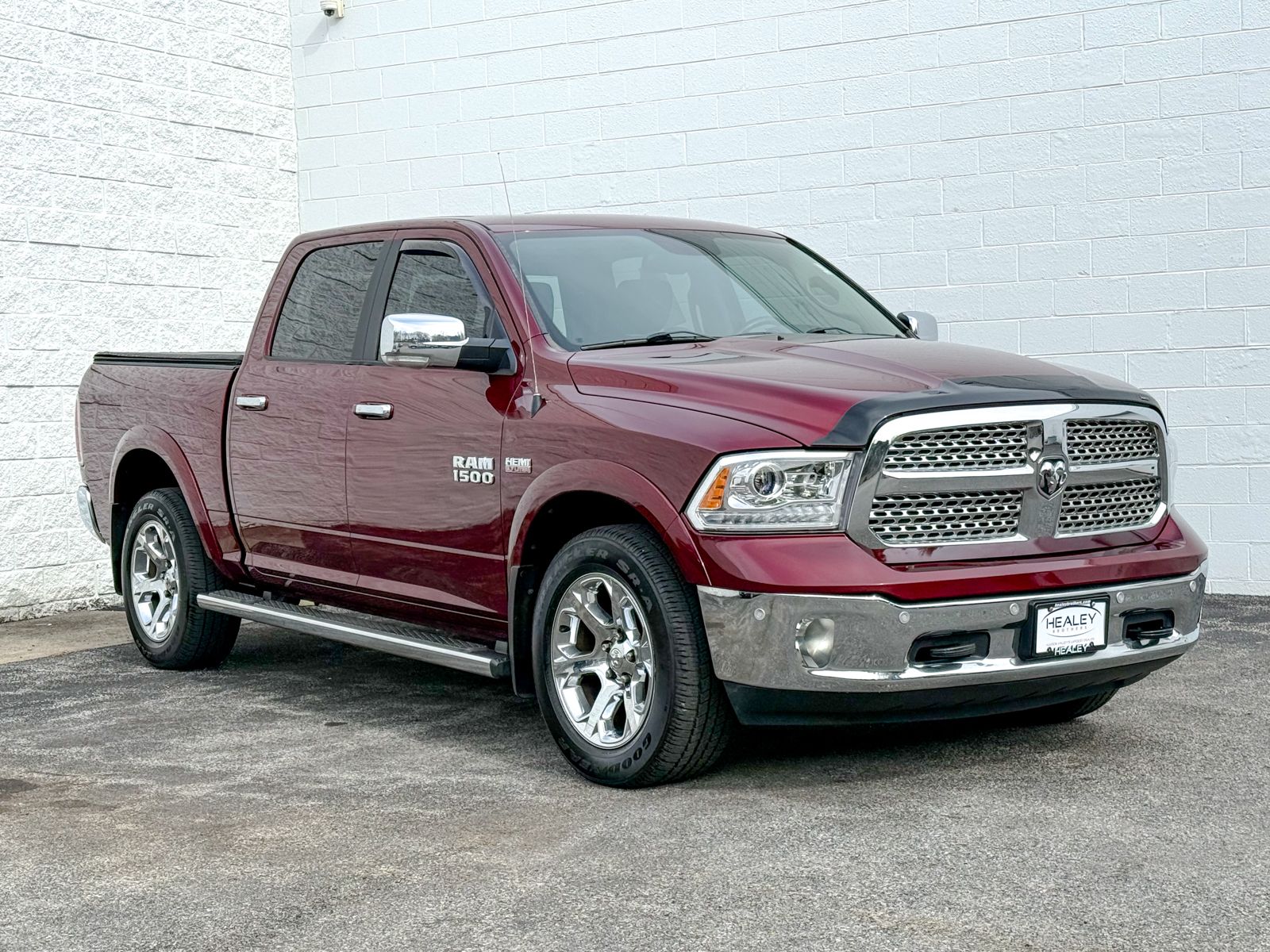 Photo view of 2017 Ram 1500 in Red