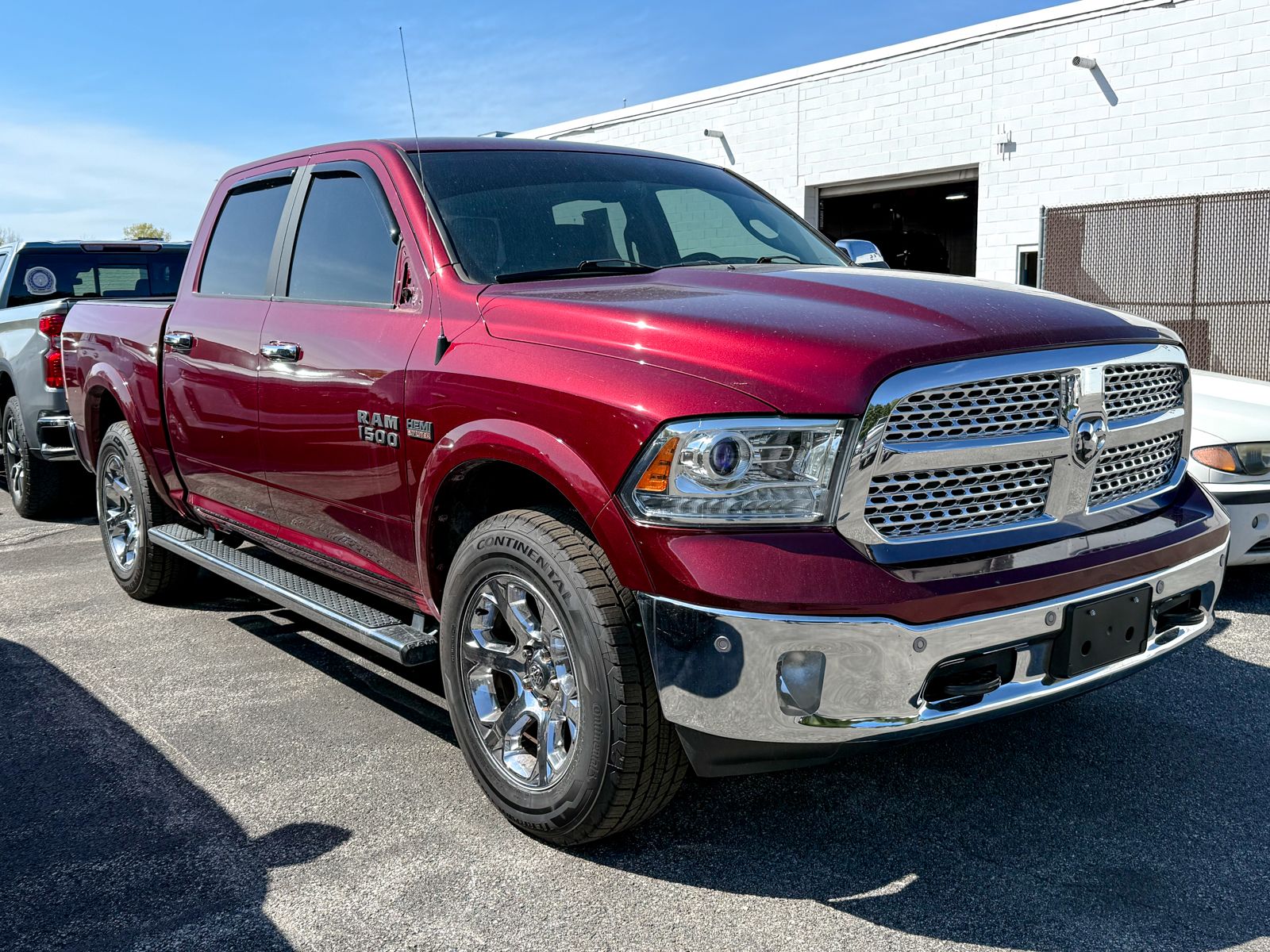 Photo view of 2018 Ram 1500 in Red