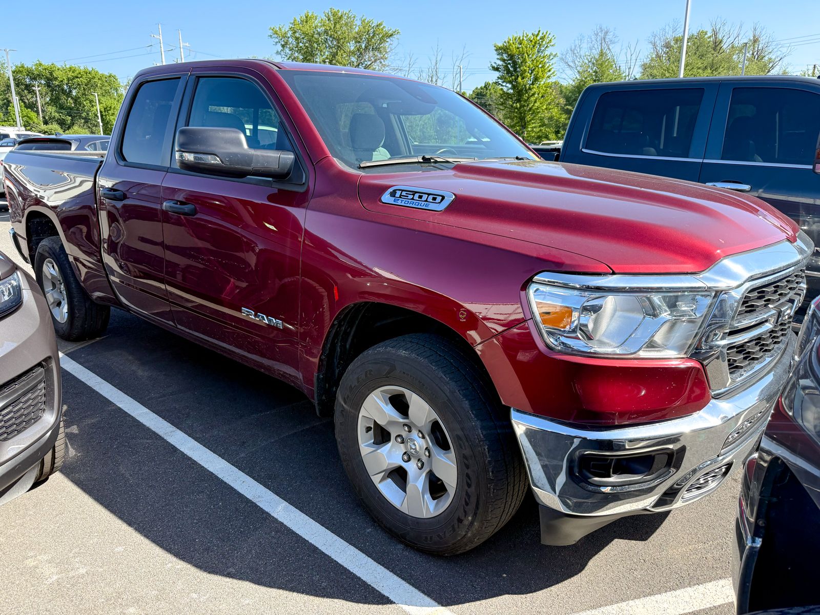 Photo view of 2023 Ram 1500 in Red