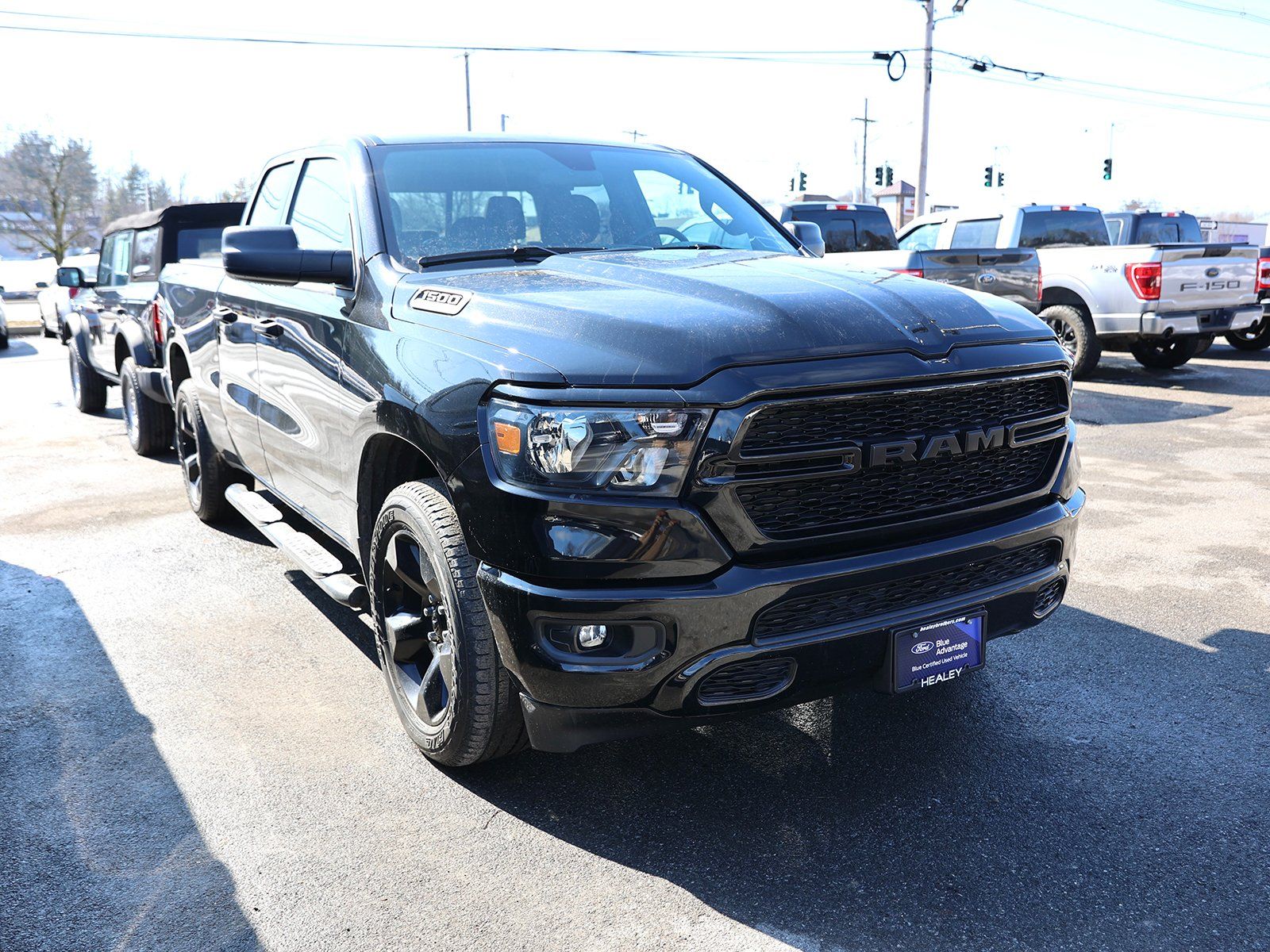 Photo view of 2023 Ram 1500 in Black