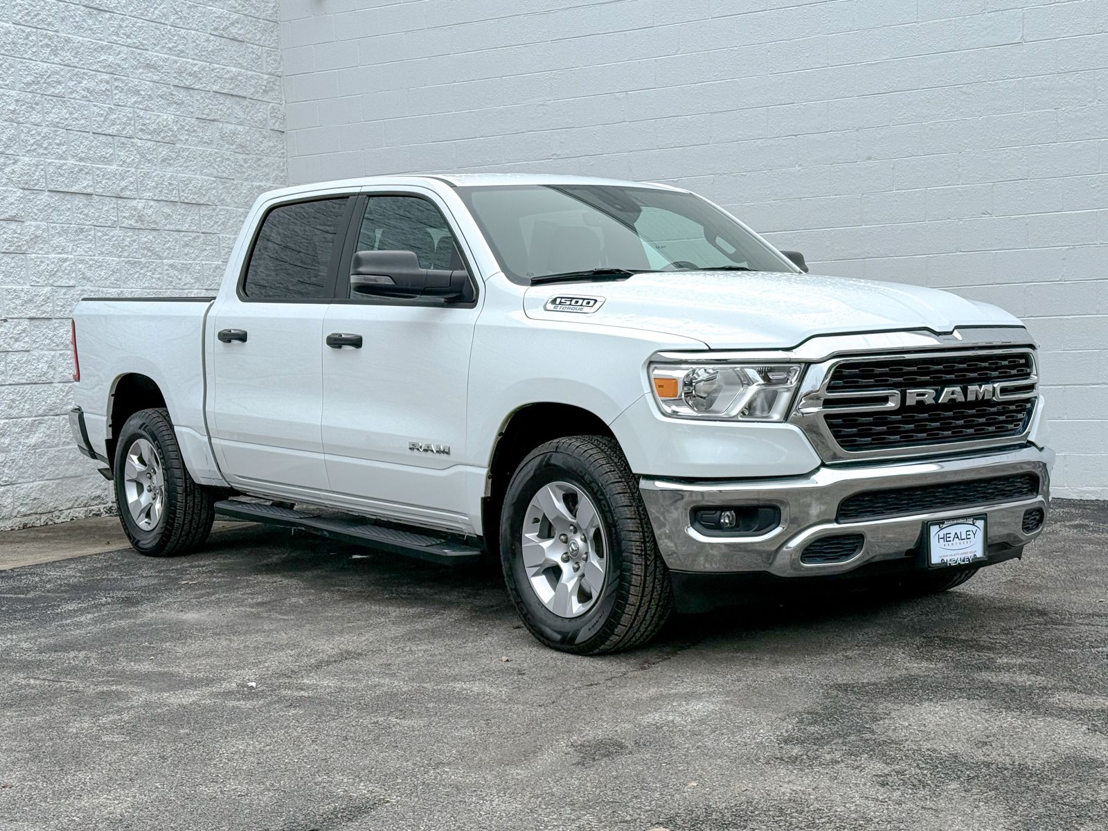 Photo view of 2024 Ram 1500 in White
