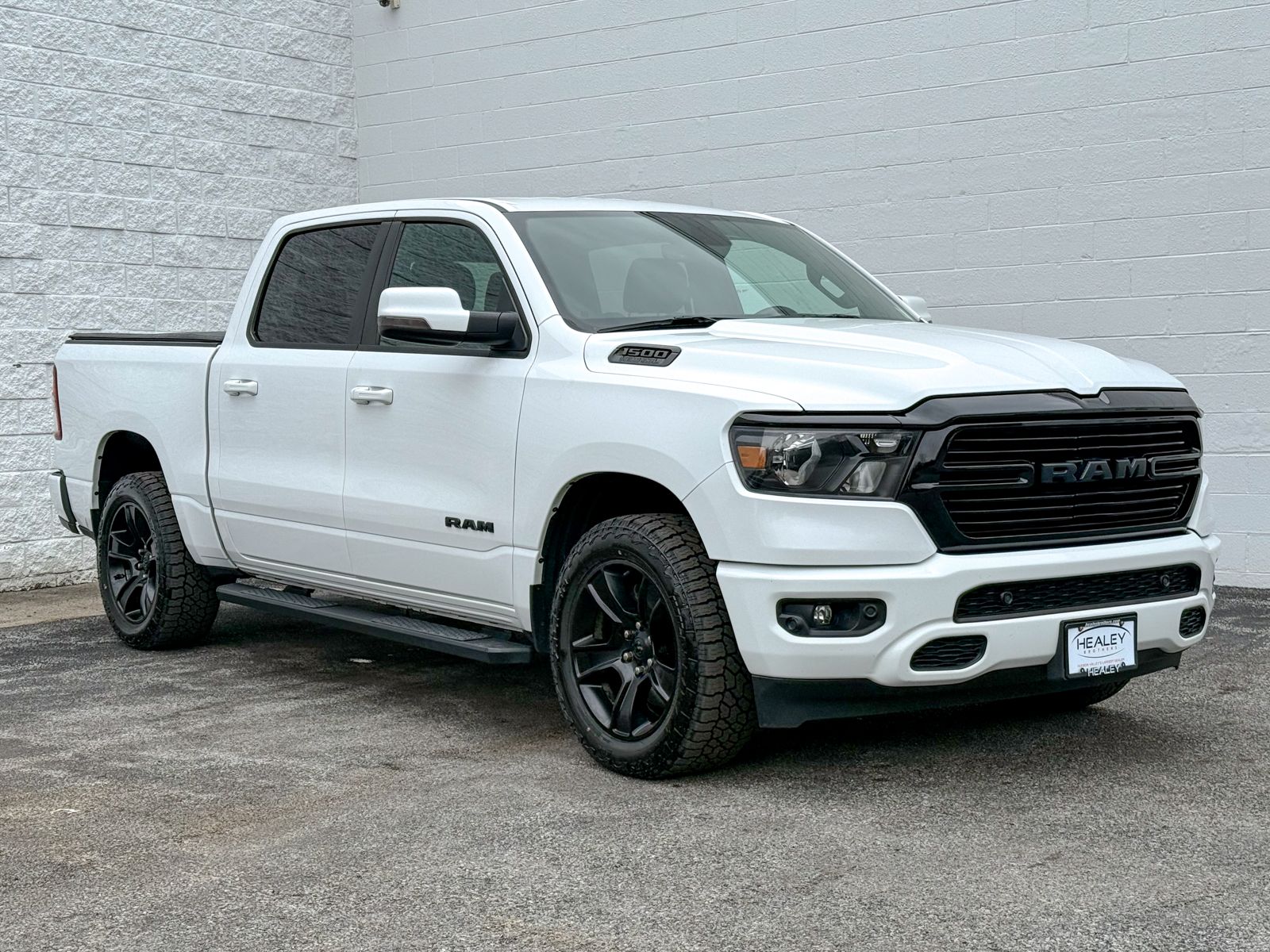 Photo view of 2020 Ram 1500 in White