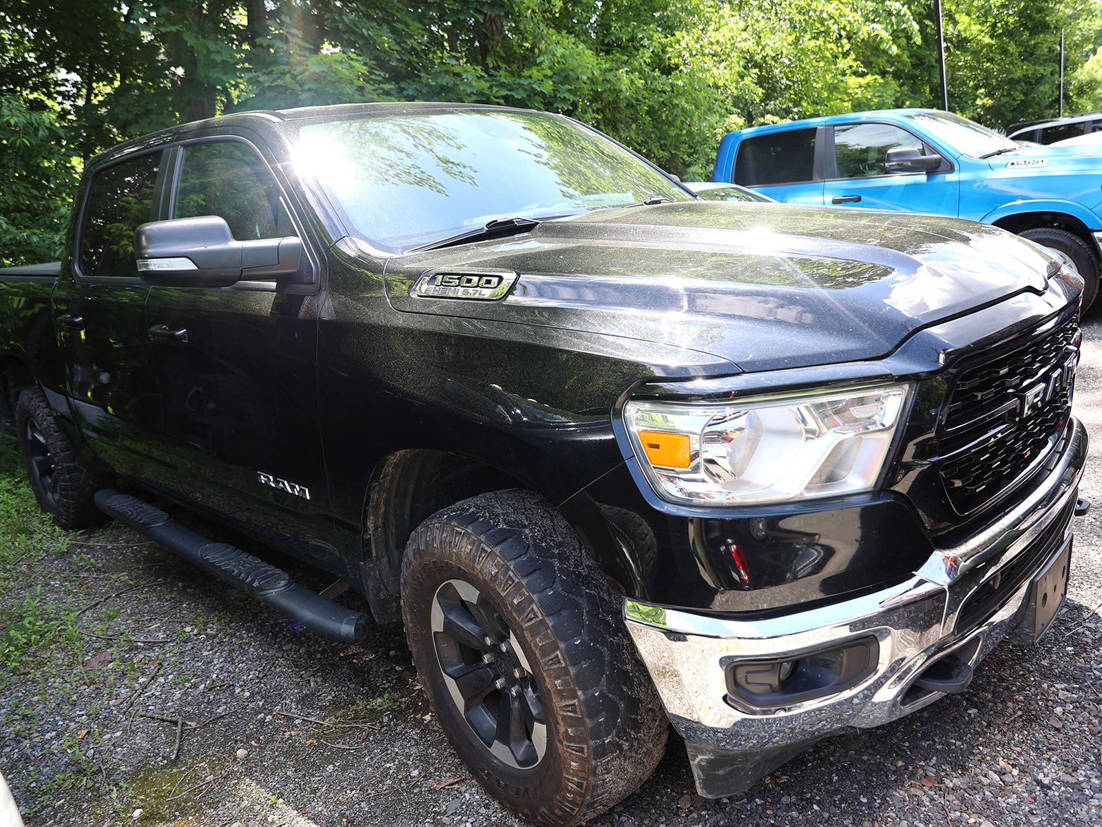 Photo view of 2022 Ram 1500 in Black