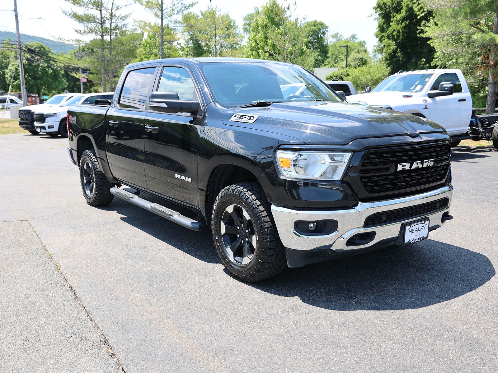 Photo view of 2022 Ram 1500 in Black