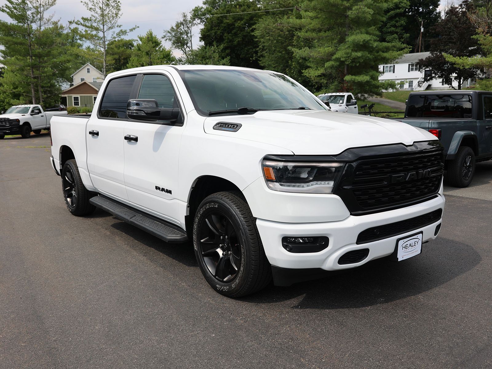 Photo view of 2023 Ram 1500 in White