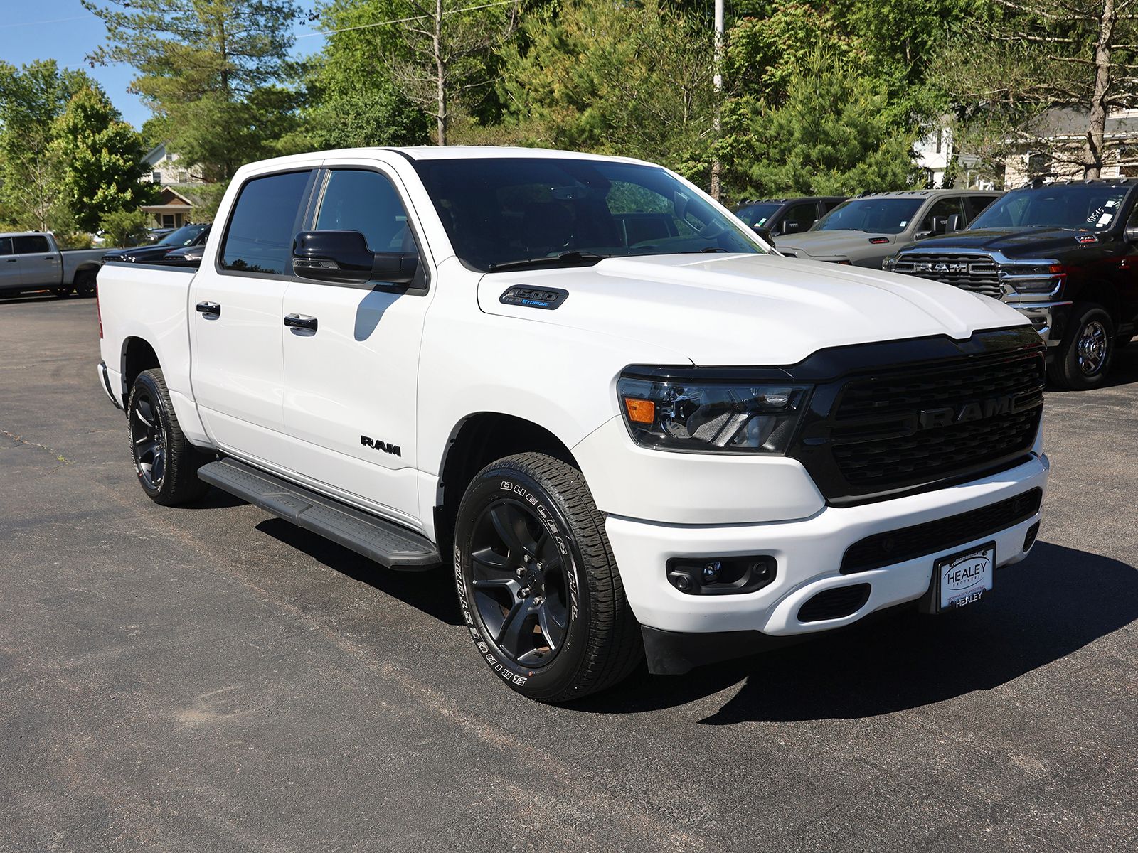 Photo view of 2024 Ram 1500 in White
