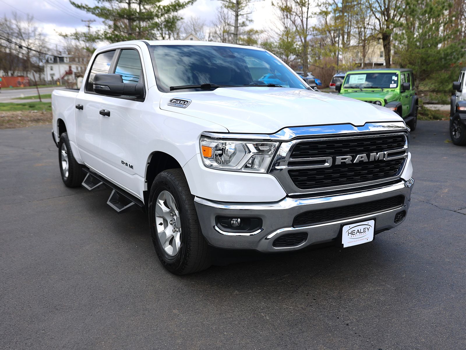 Photo view of 2023 Ram 1500 in White