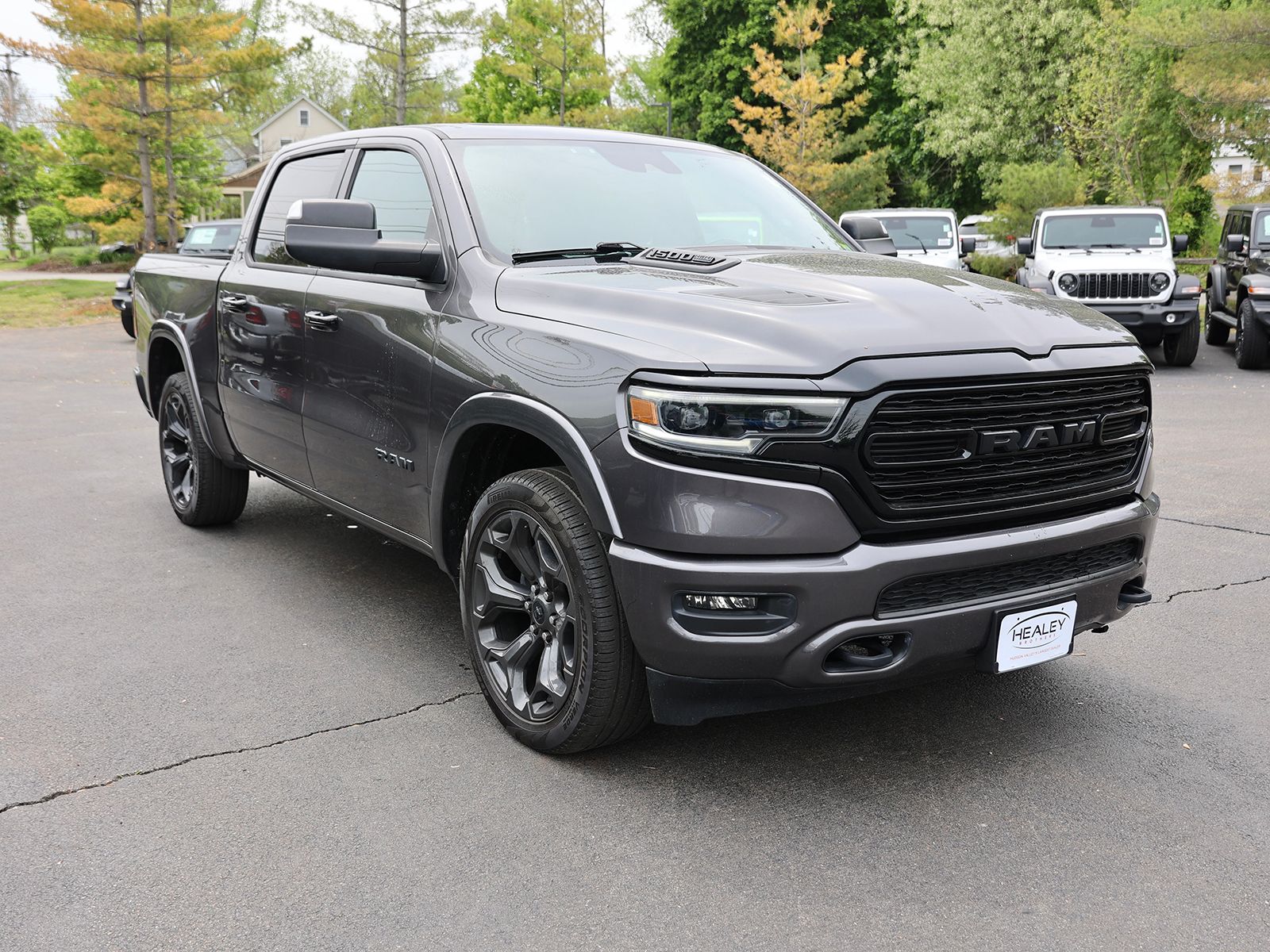Photo view of 2024 Ram 1500 in Gray