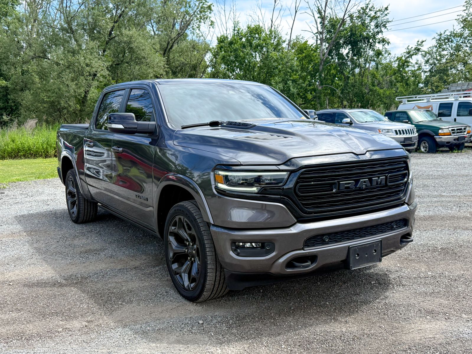 Photo view of 2022 Ram 1500 in Gray