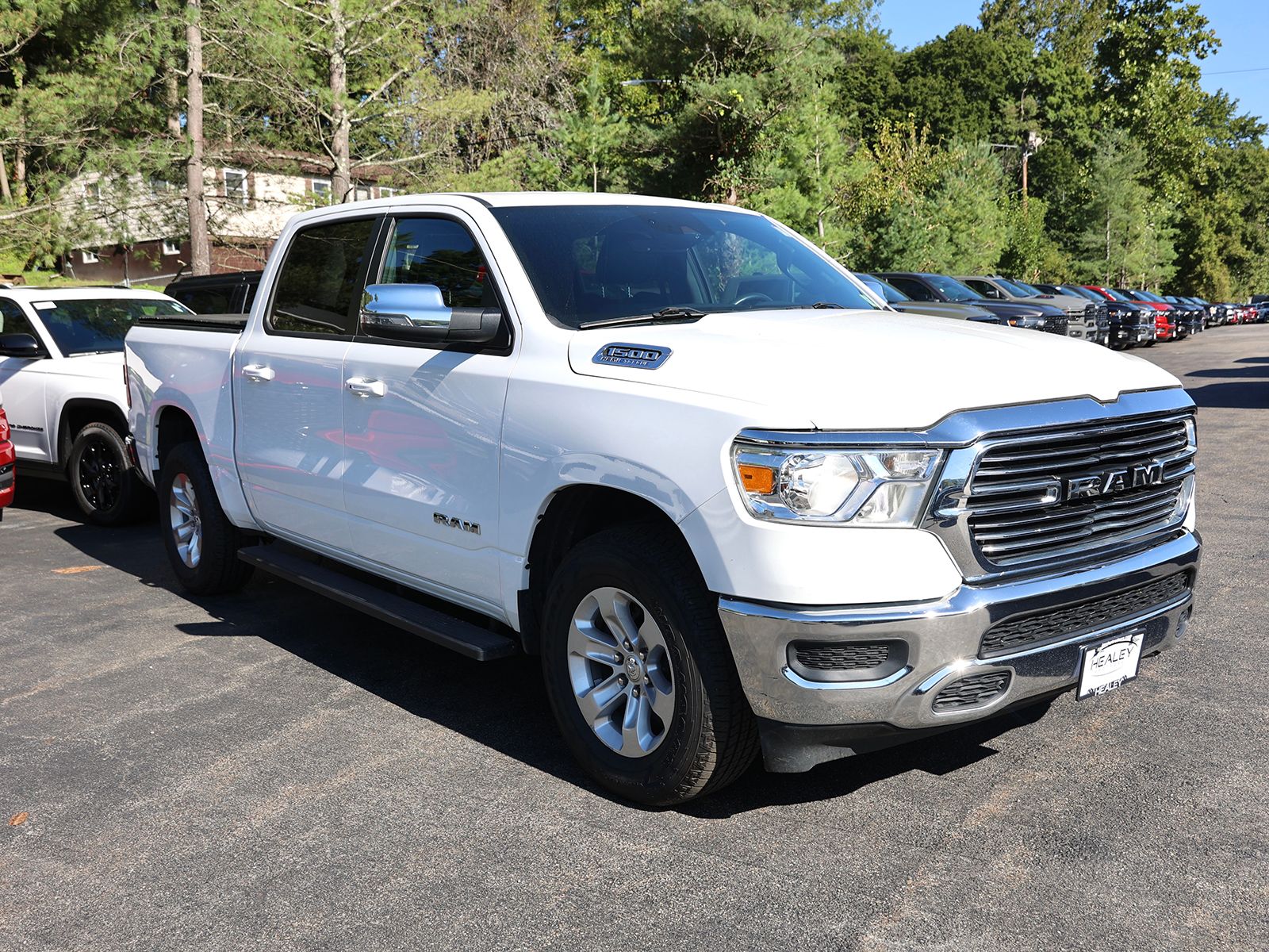 Photo view of 2024 Ram 1500 in White