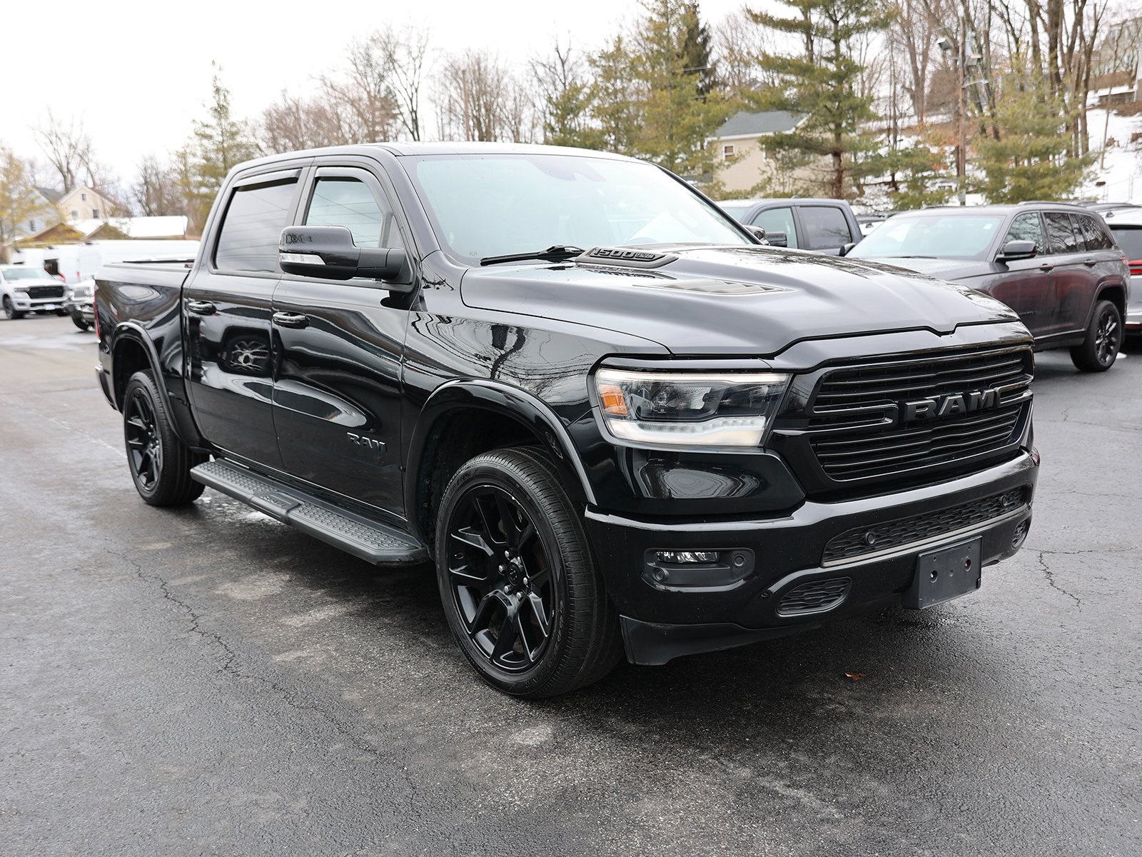 Photo view of 2022 Ram 1500 in Black