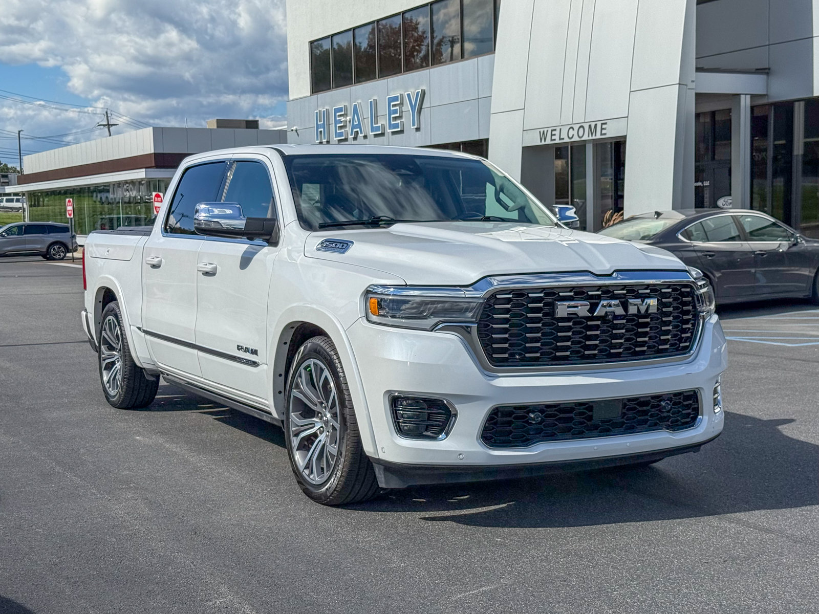 Photo view of 2026 Ram 1500 in White
