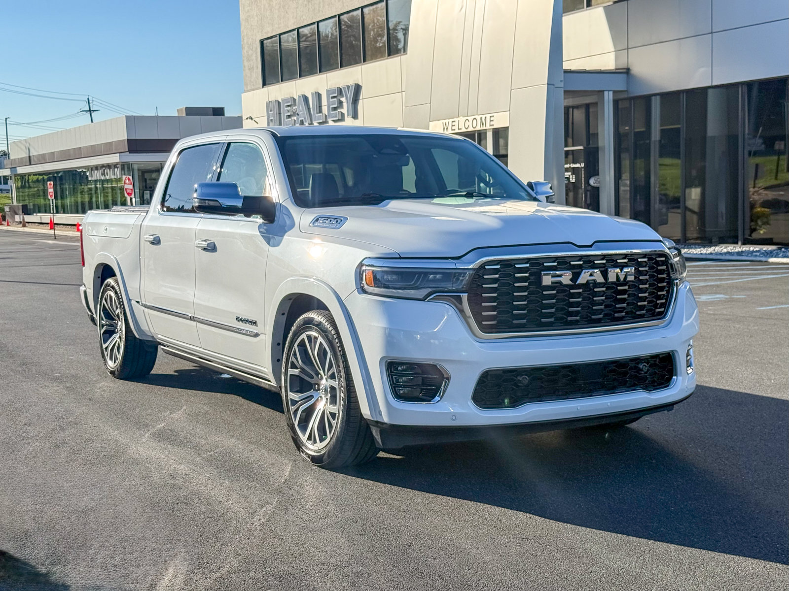 Photo view of 2026 Ram 1500 in White