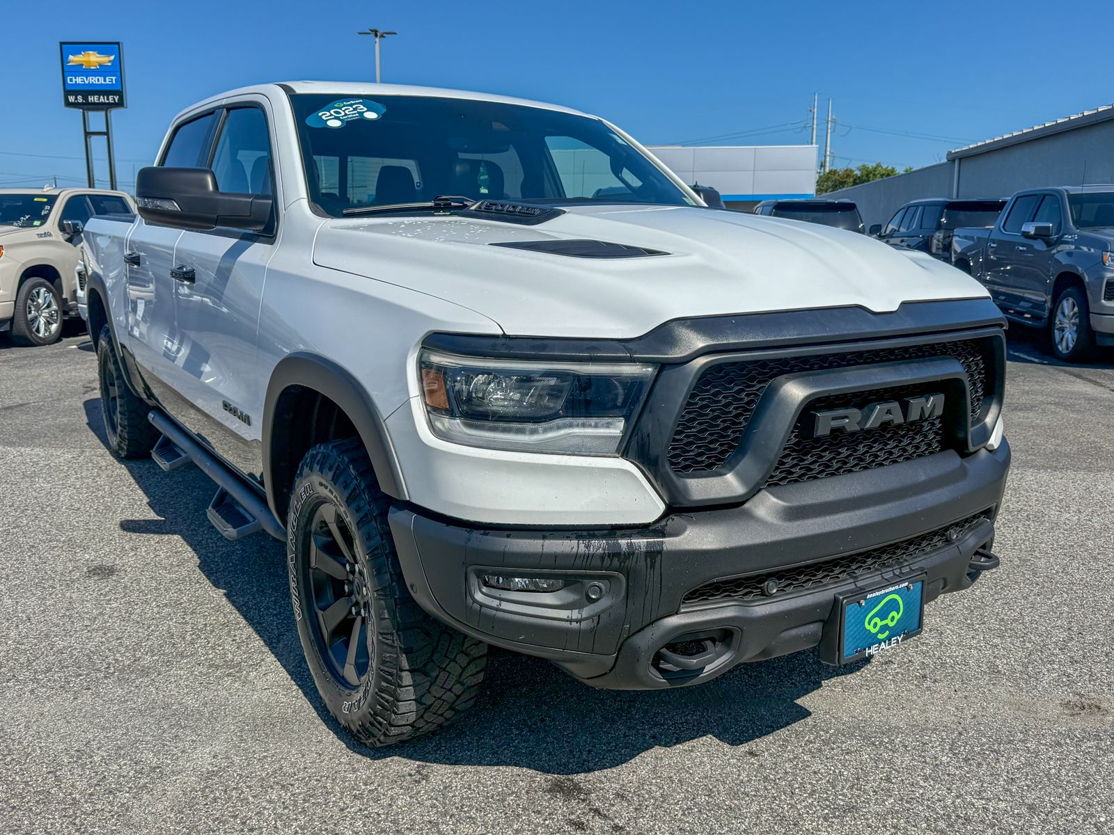 Photo view of 2023 Ram 1500 in White