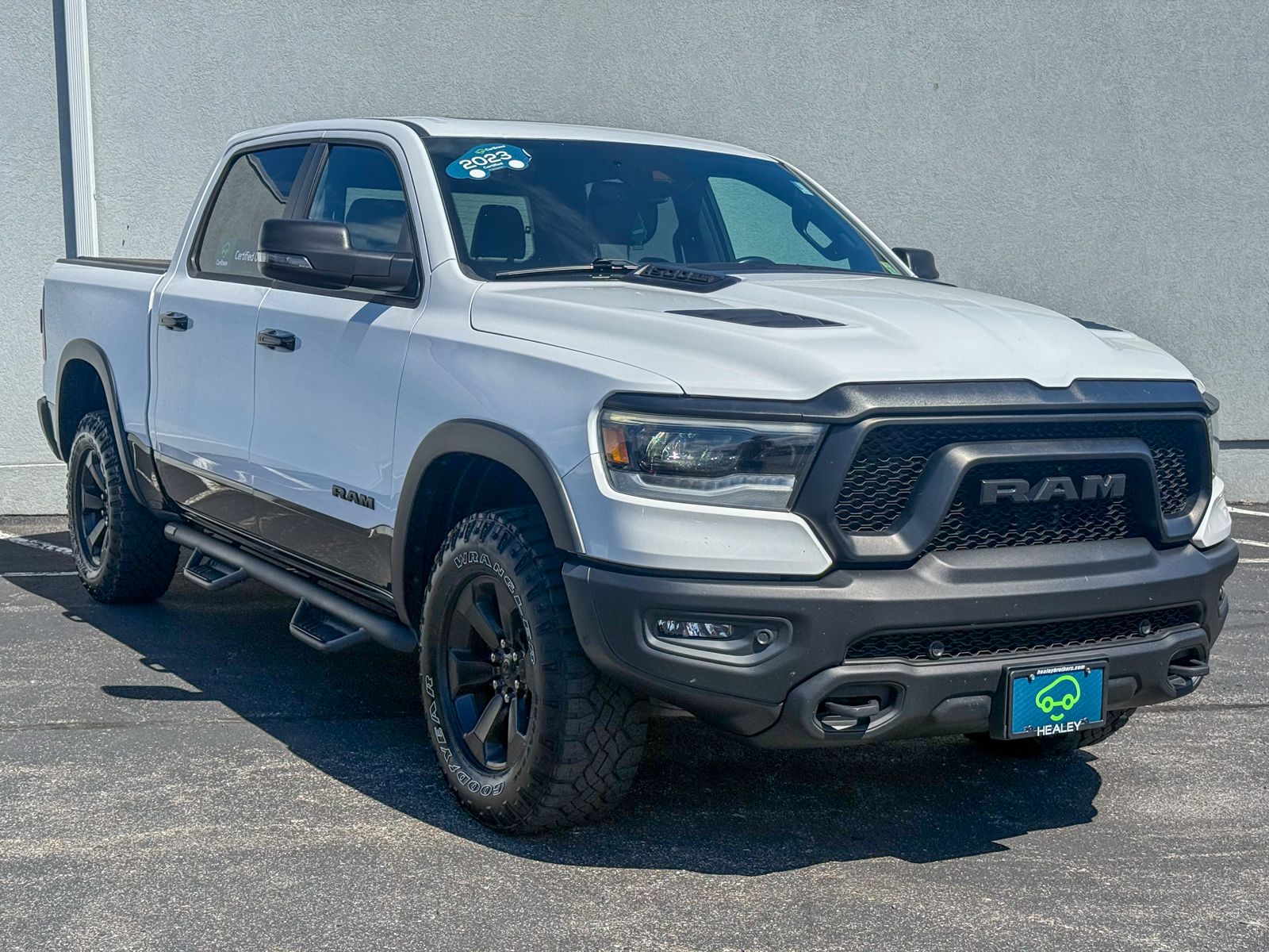 Photo view of 2023 Ram 1500 in White