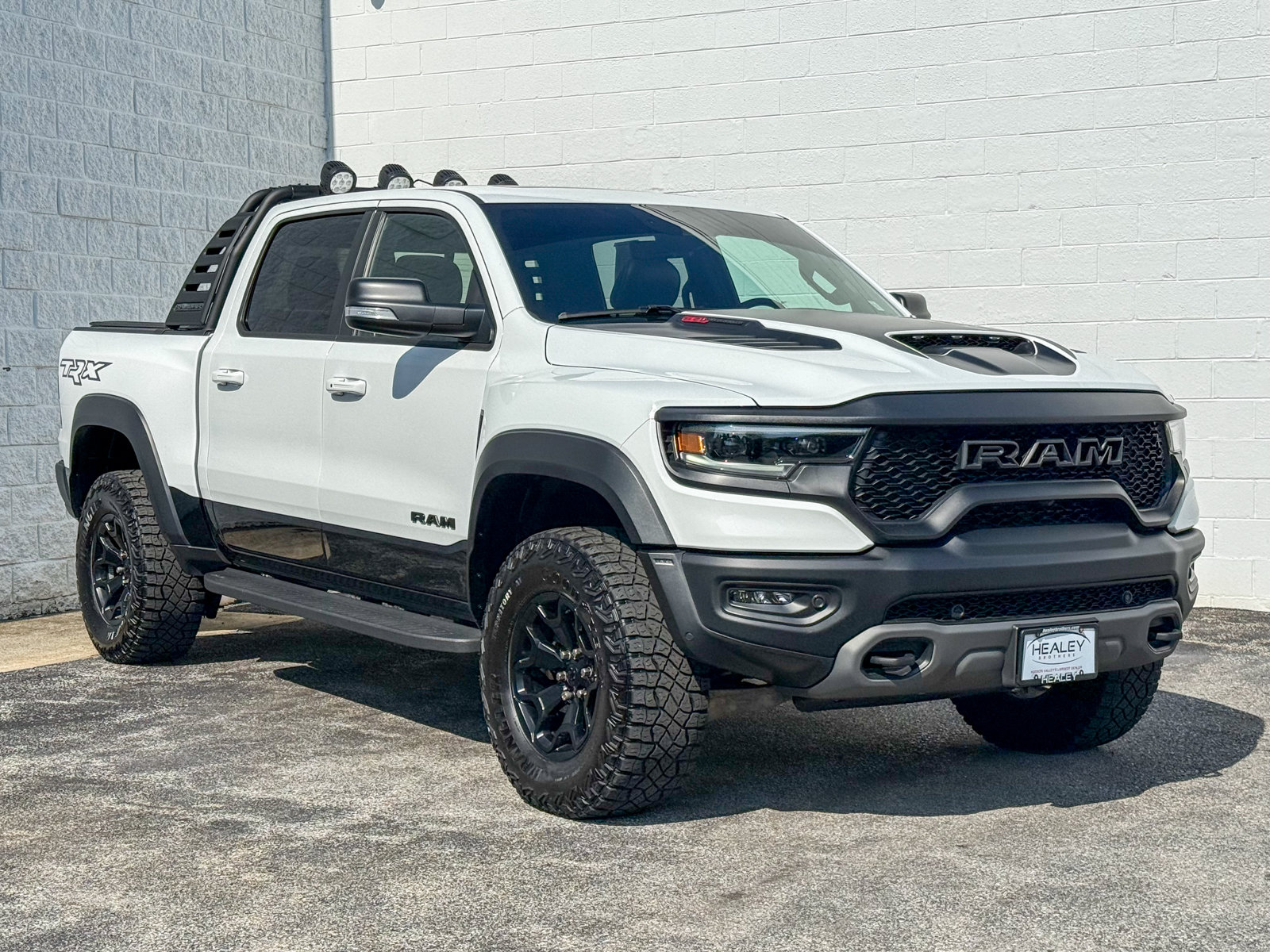 Photo view of 2022 Ram 1500 in White