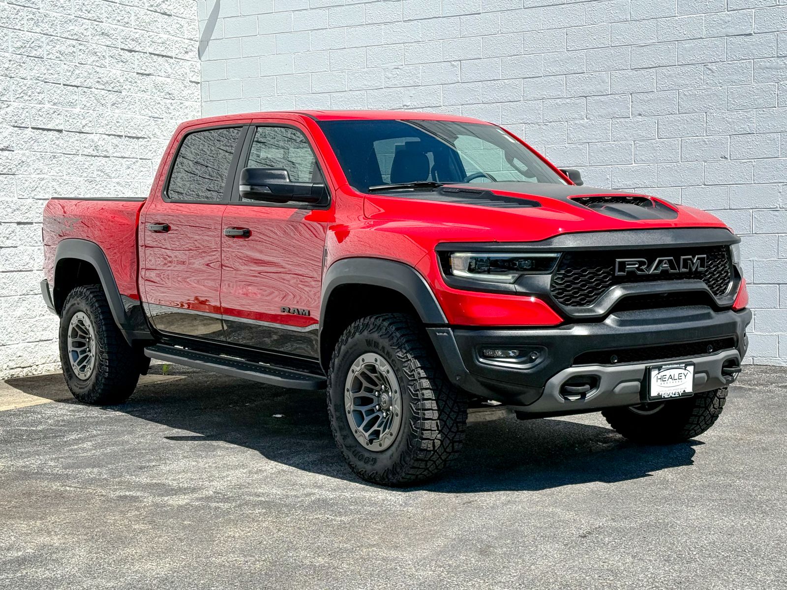 Photo view of 2024 Ram 1500 in Red