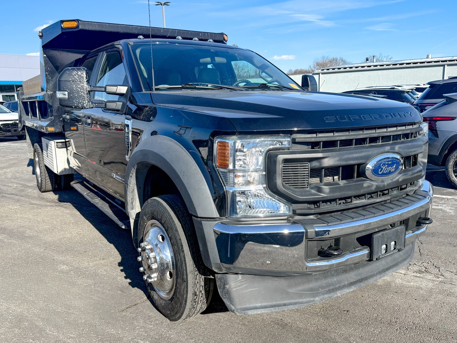 Photo view of 2022 Ford Super Duty F-550 DRW in Black