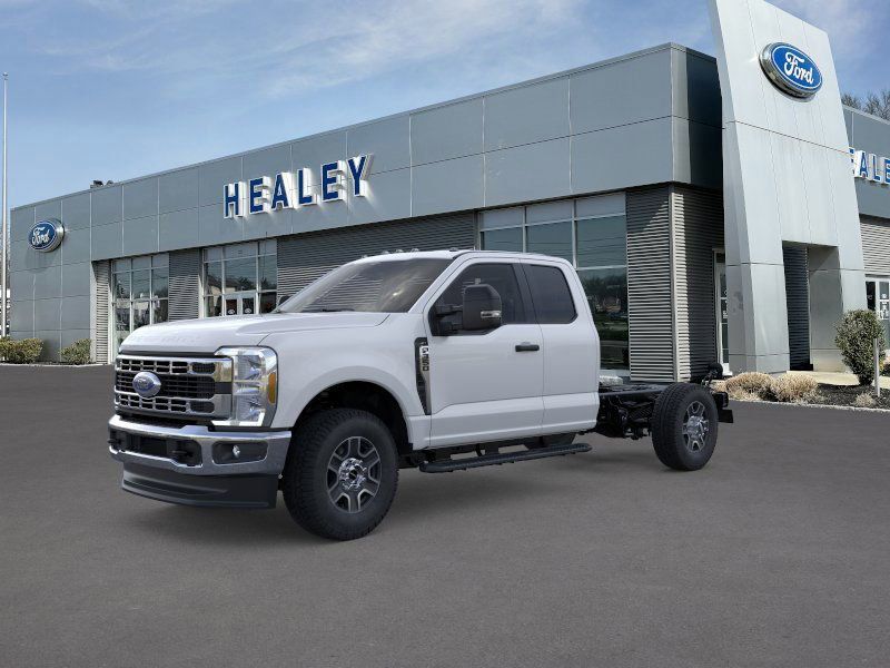 Photo view of 2025 Ford Super Duty Chassis Cab in White