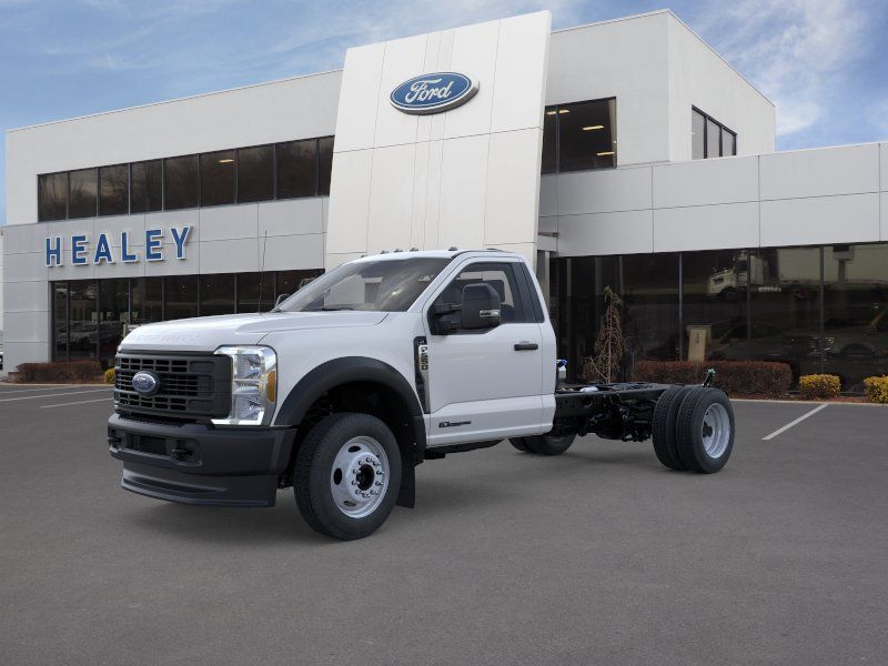 Photo view of 2026 Ford Super Duty Chassis Cab in White