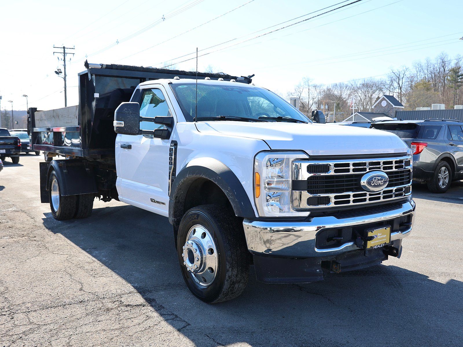 Photo view of 2023 Ford Super Duty F-600 DRW in White