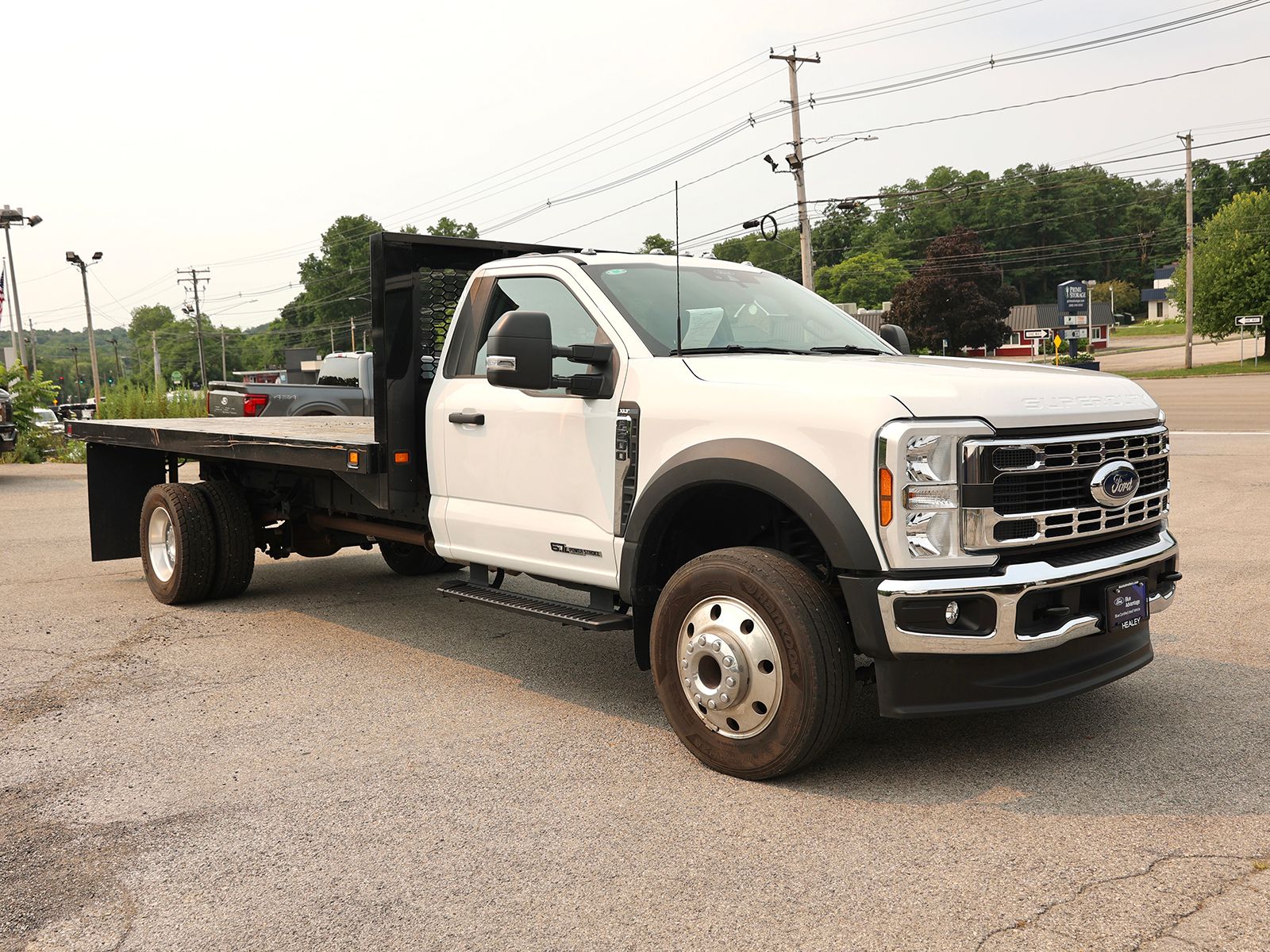 Photo view of 2024 Ford Super Duty F-600 DRW in White