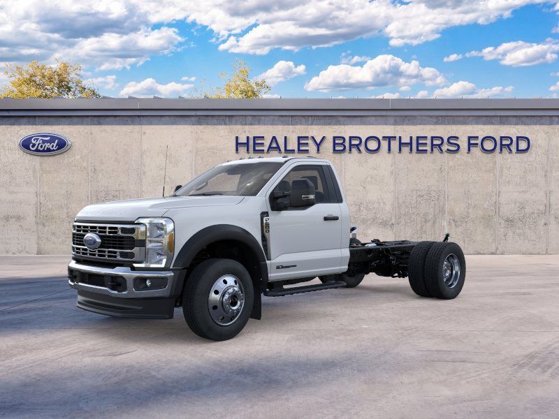Photo view of 2026 Ford Super Duty Chassis Cab in White