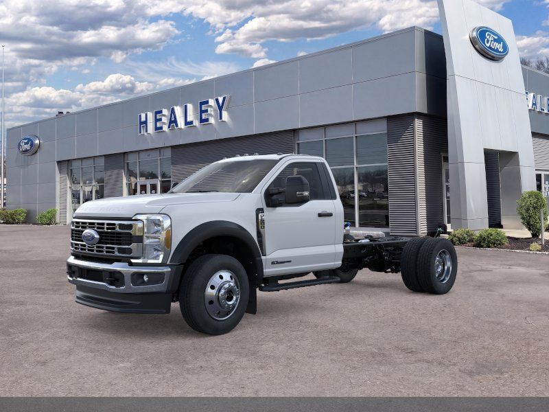 Photo view of 2026 Ford Super Duty Chassis Cab in White
