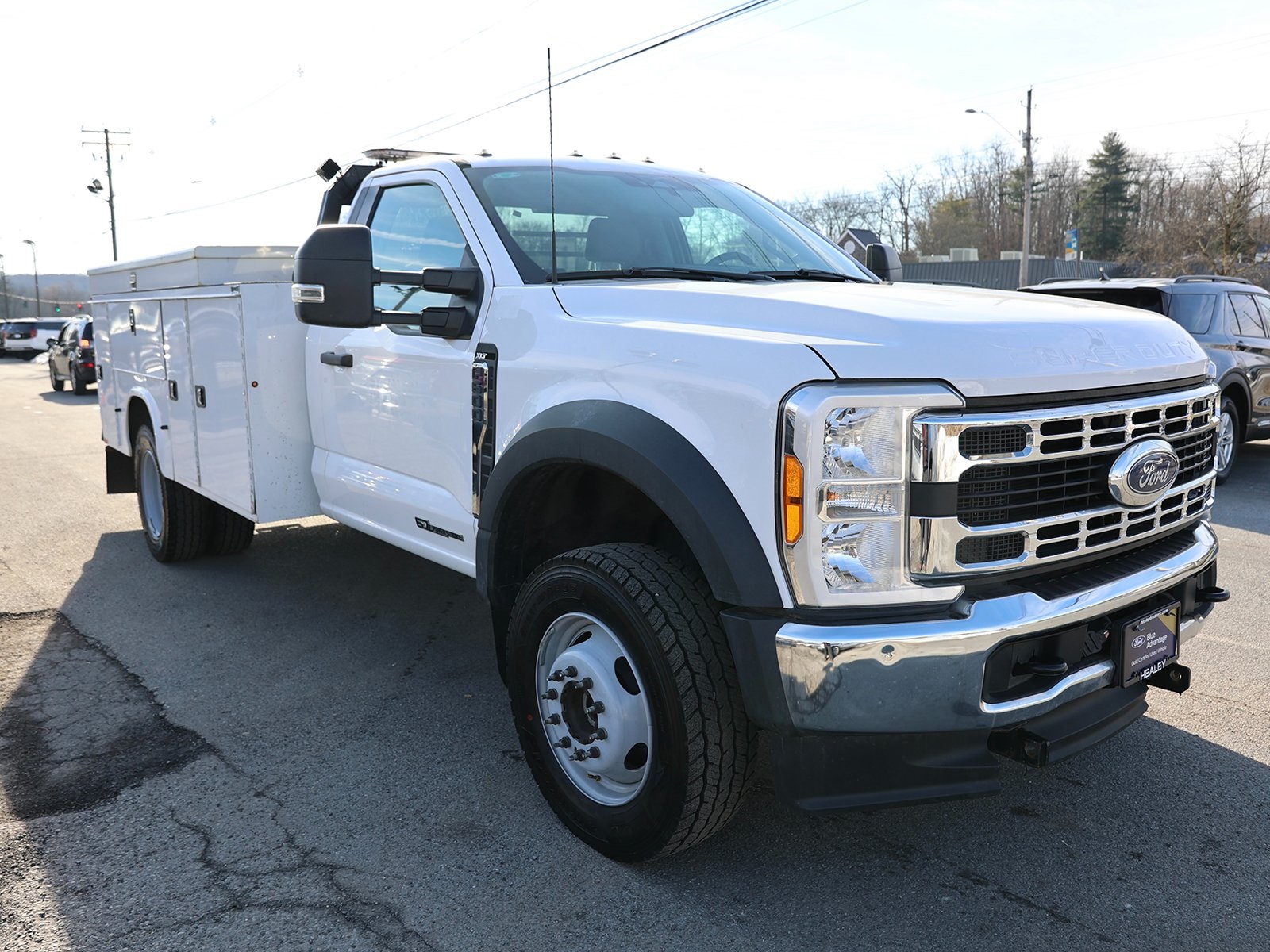 Photo view of 2023 Ford Super Duty F-600 DRW in White