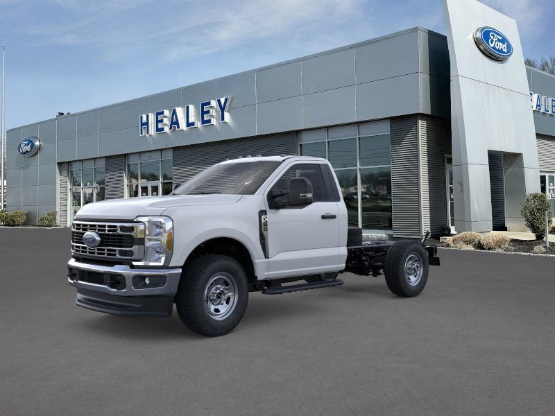 Photo view of 2025 Ford Super Duty Chassis Cab in White