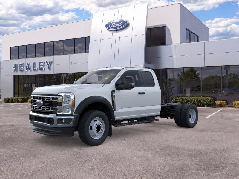 Photo view of 2026 Ford Super Duty Chassis Cab in White