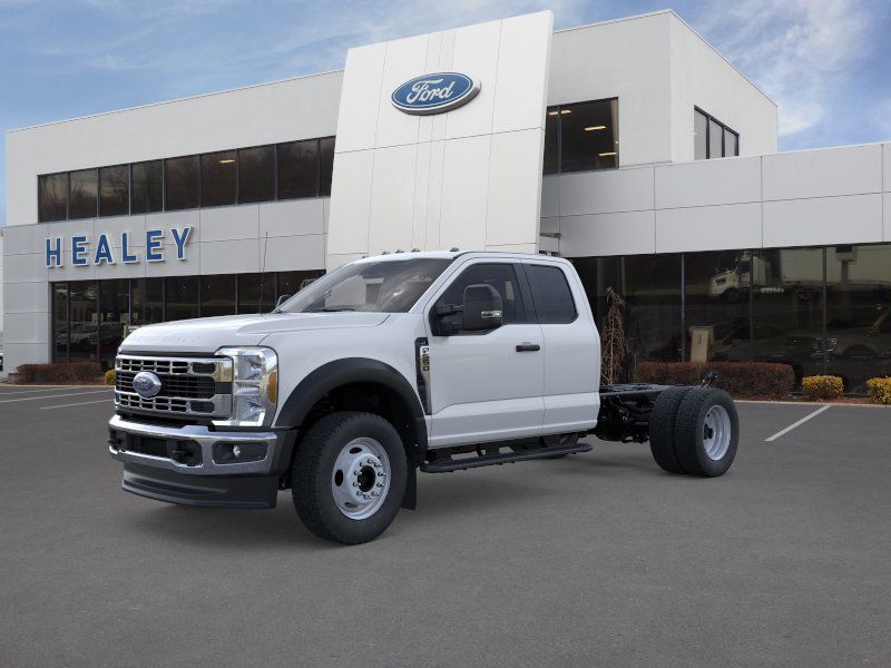 Photo view of 2026 Ford Super Duty Chassis Cab in White