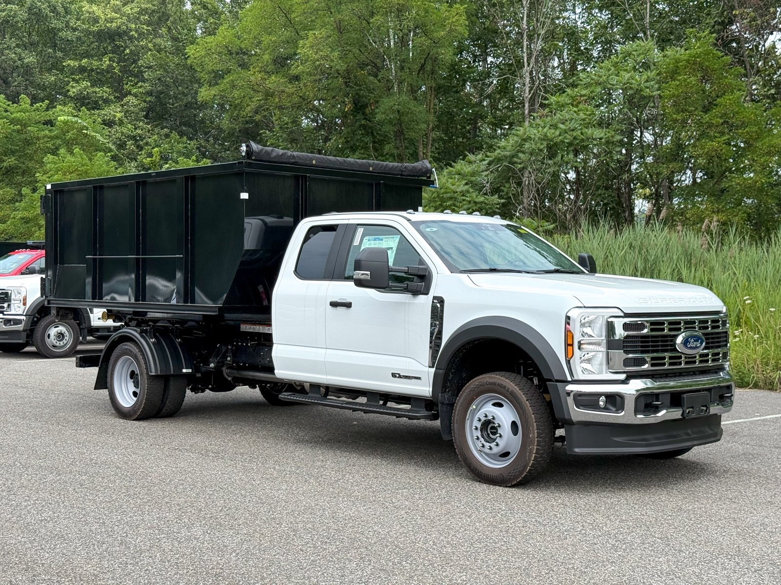 Photo view of 2025 Ford Super Duty F-550 DRW in White