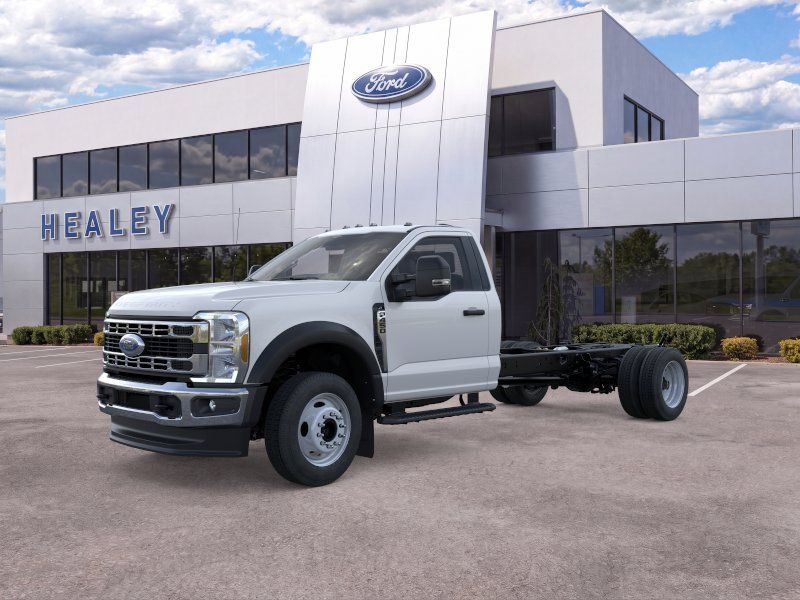 Photo view of 2026 Ford Super Duty F-450 DRW in White