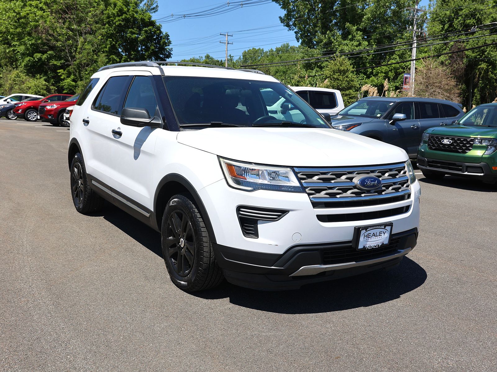 Photo view of 2018 Ford Explorer in White