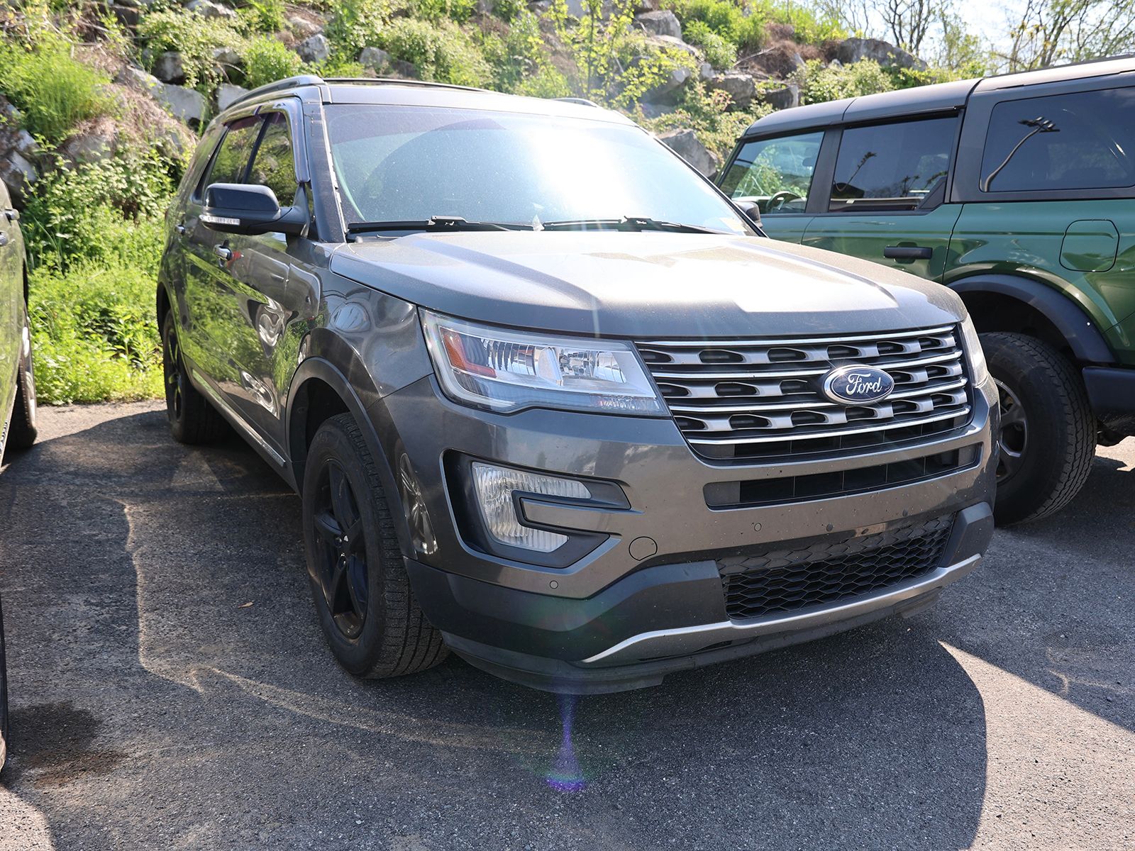 Photo view of 2017 Ford Explorer in Gray