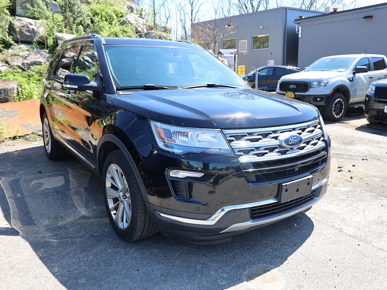 Photo view of 2019 Ford Explorer in Black