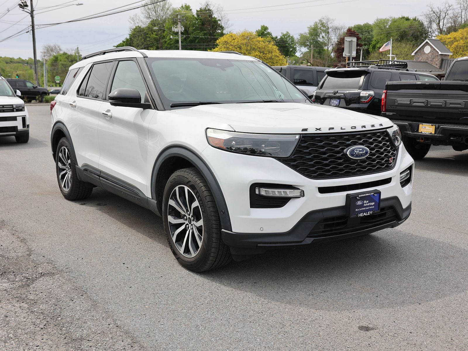 Photo view of 2020 Ford Explorer in White