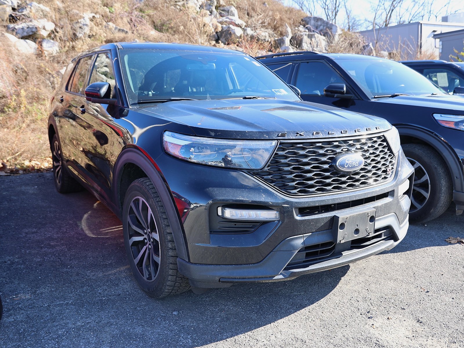 Photo view of 2022 Ford Explorer in Black