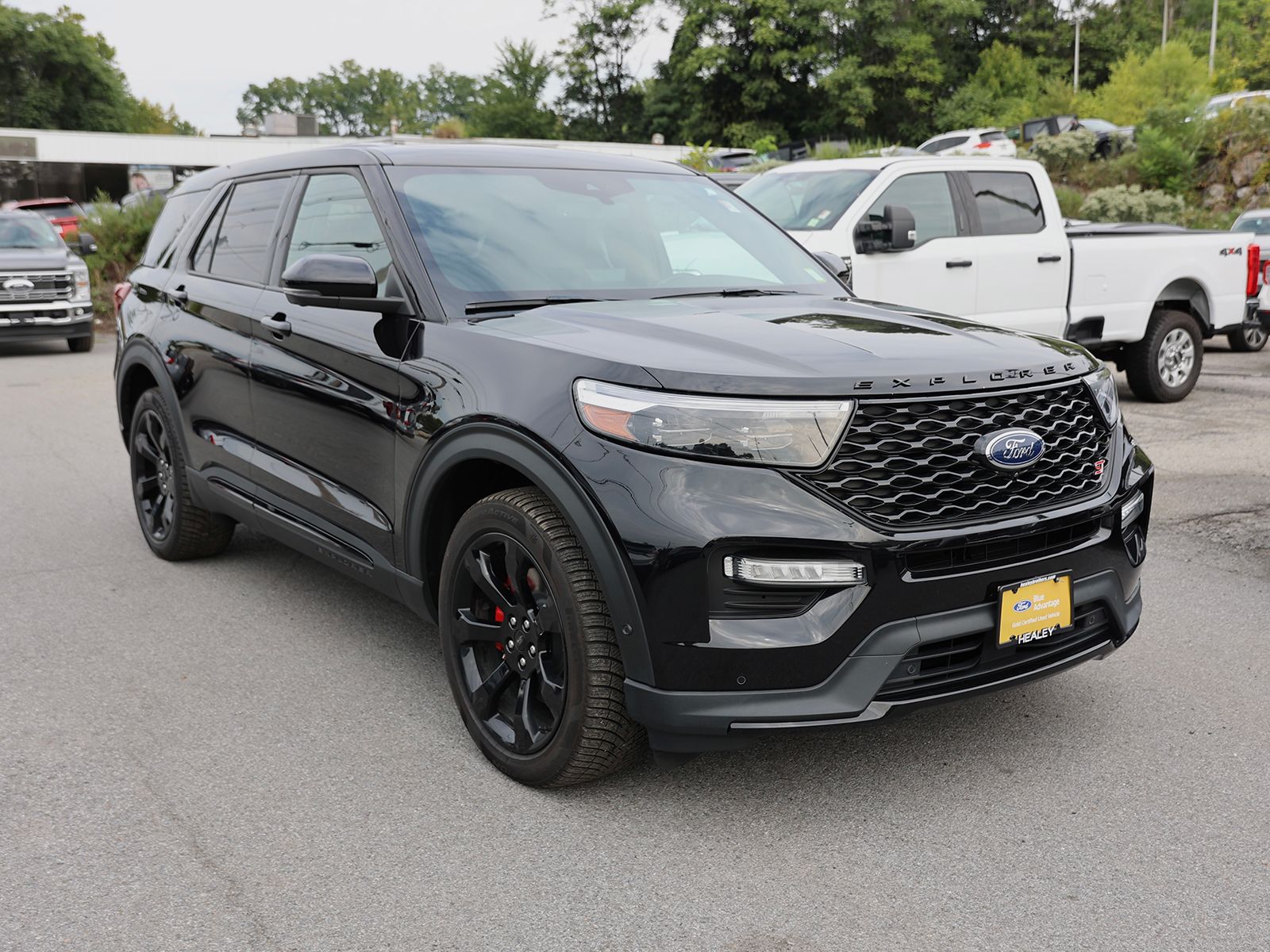 Photo view of 2022 Ford Explorer in Black