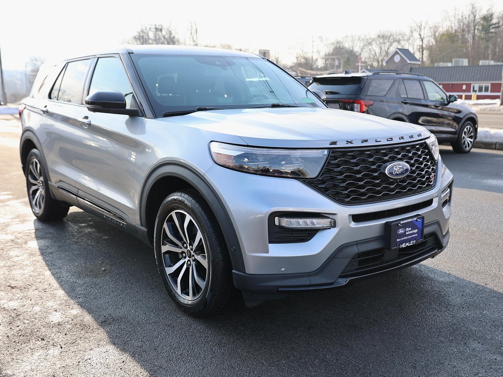 Photo view of 2021 Ford Explorer in Silver